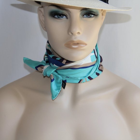 Gucci 100% Silk Scarf.  RARE Gorgeous - Picture 11 of 13